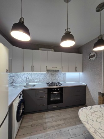Терміновий продаж.Квартира з ремонтом, меблями, Гардеробна. Біля Парку - фото 1