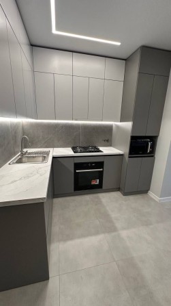 Продаж гарної 1 км квартири з ремонтом - фото 1