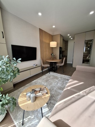 Продаж євро- 2к квартири з дизайнерським ремонтом - фото 1