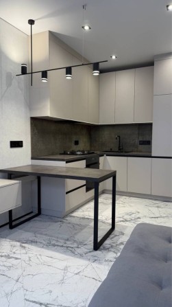 Продам квартиру з шикарним дизайнерським ремонтом, заходь і живи - фото 1