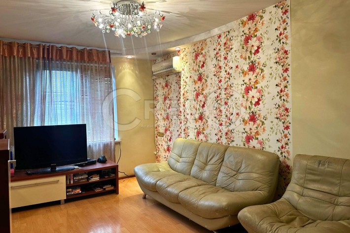 Продаж 3-х кімнатної квартири, з меблями та технікою - фото 1