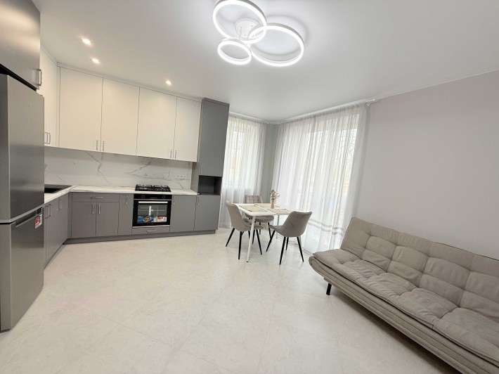 Євро 3к квартира з сучасним ремонтом. 21м2 кухня! - фото 1