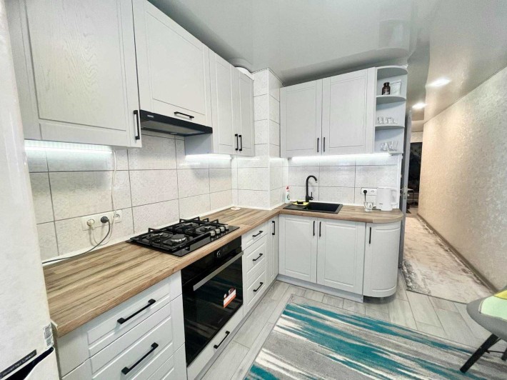 Продам 3 кімнатну квартиру з капітальним ремонтом р-н зуп. Козацька - фото 1