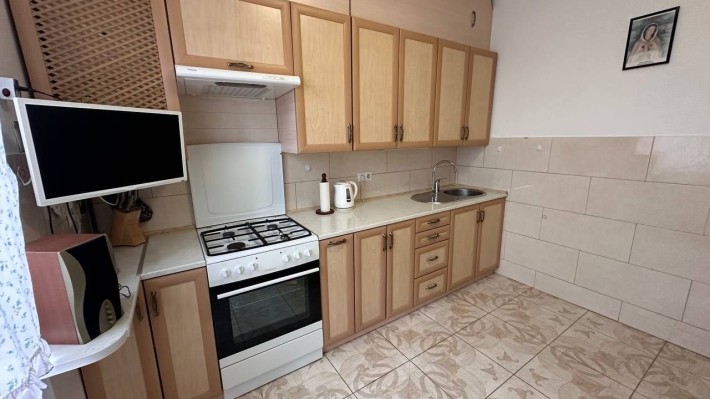 Продаж 1 км квартири з опцією 2 км поруч з центром - фото 1
