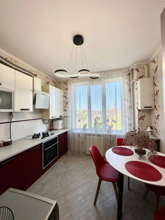 Продаж 1 кім. квартири в новобудові з меблями та технікою - фото 1