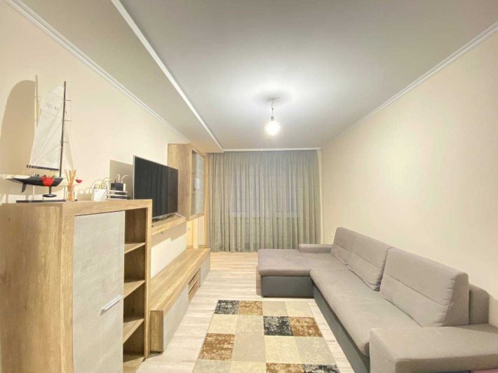 Продається квартира-студія з ремонтом +2 спальні+ комора .Центр! - фото 1