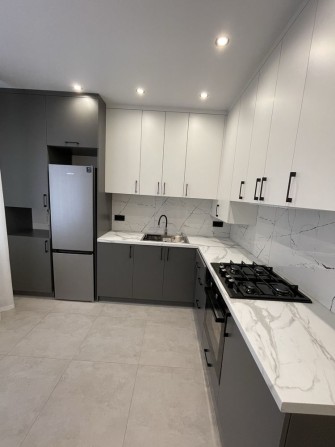 Продам 2к квартиру з новим ремонтом біля Центрального парку 80000 $ - фото 1