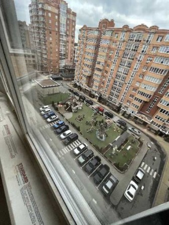 ЖК "Карат" 3-х кімнатна квартира з частковим ремонтом, в ціні кладовка - фото 1