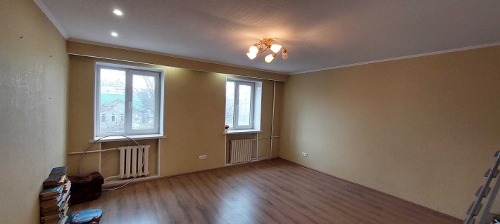 Продам просторную уникальную квартиру в центрально-городском районе - фото 1