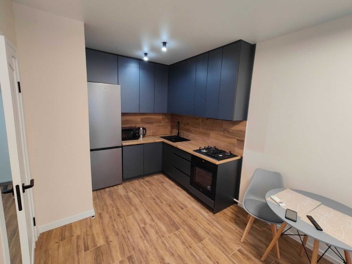 Нові метри Центр з ремонтом кухня 17м2 - фото 1