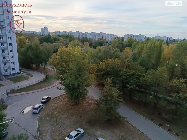 Продам 3 кімнатну на Молодіжному - фото 1