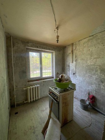 Продаж однокімн. квартири під ремонт, перший пов., вул. В. Матусевича - фото 1