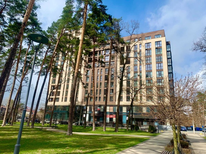 Продається 2-кімнатна квартира з панорамними вікнами в центрі Ірпеня! - фото 1