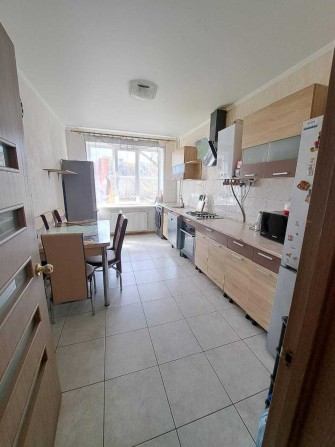Велика двокімнатна квартира з ремонтом і меблями - фото 1