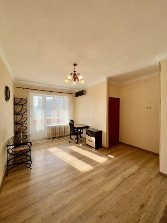 Продається 2 кімнатна квартира , 1 хв до метро Голосіівська!!! - фото 1