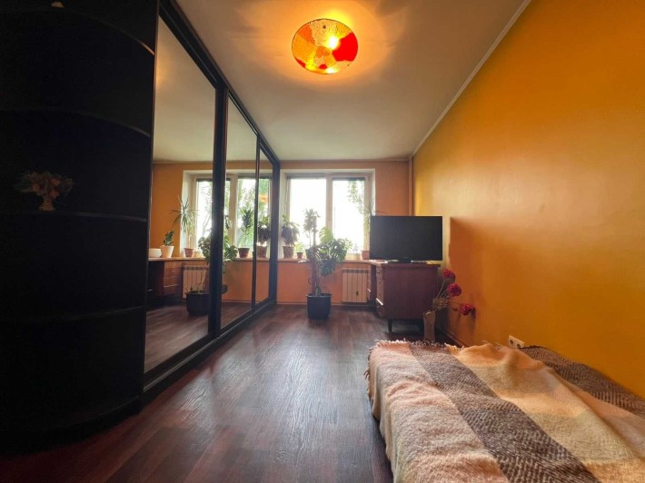 Продаж 3-кімнатної квартири в Святошинському районі. Зодчих 68/2 - фото 1
