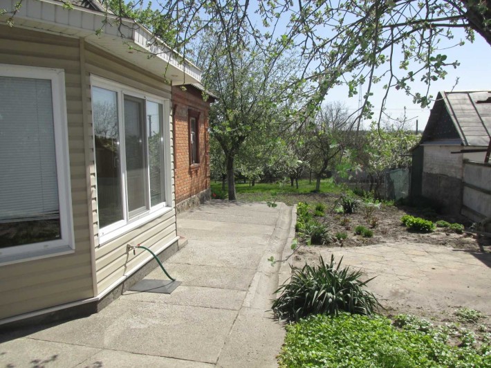 Продам будинок  по вулиці Кременчуцькій, в районі 8 школи. - фото 1