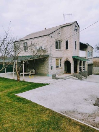 Продам 2х-этажный благоустроенный дом, г. Каменское - фото 1