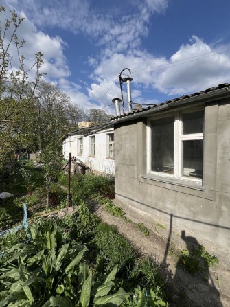 Продам  третю частину будинку в центрі міста - фото 1