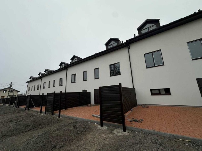 Готове житло під Києвом — таунхаус із мансардою у Гостомелі. Газ! - фото 1