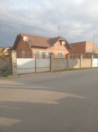 Продам будинок в центральній частині міста. - фото 1