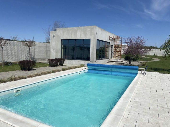 Продам дом в Новоалександровке - фото 1