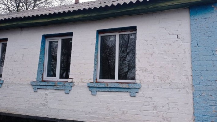 Будинок поряд зі ставом в декілька км від смт Попільня - фото 1
