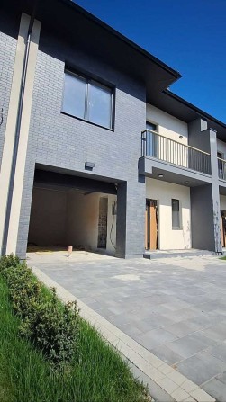 Продам готовий таунхаус в с. Крихівці. - фото 1