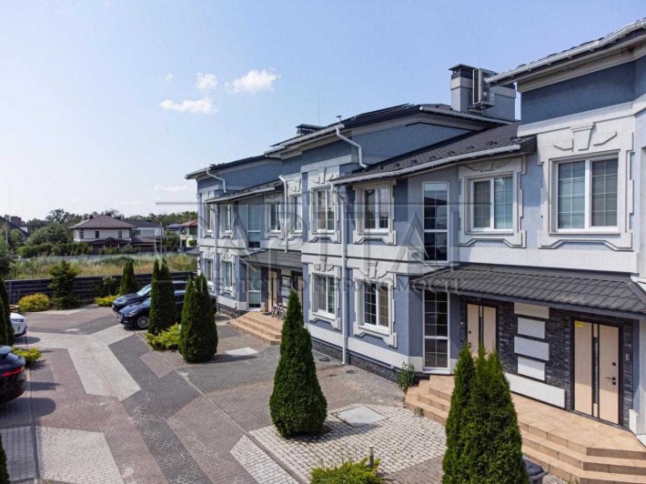 Продаж / таунхаусу Лісники з сучасним ремонтом - фото 1