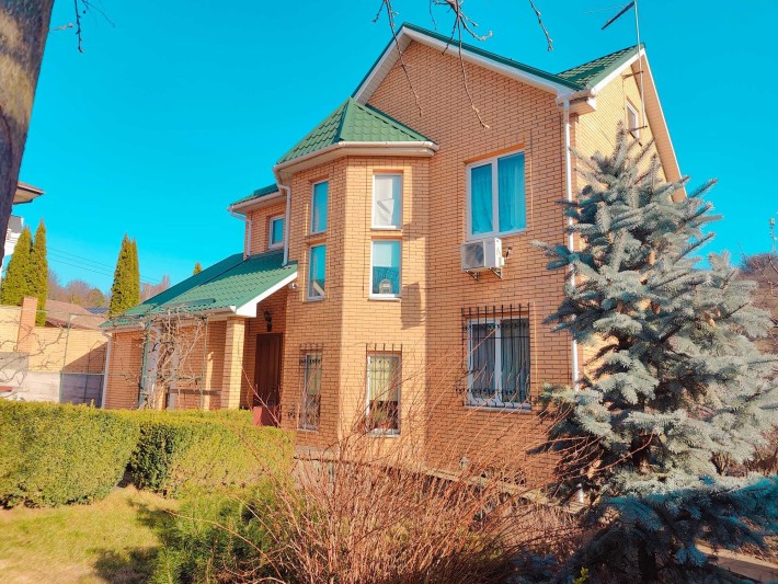 Будинок 227м², с. Лісники, меблі, техніка, видова ділянка, 2 під'їзди. - фото 1