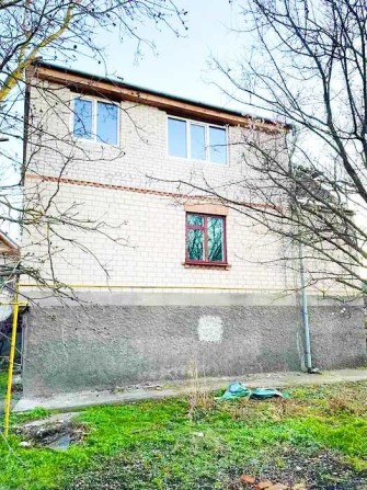 Продам будинок у с.Підгірці.Гараж,тераса,газ,світло,вода - фото 1