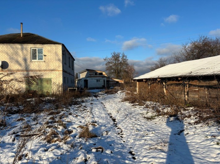 Продаю великий дім та інші будови на ділянці 63 сотки в Київський обл - фото 1