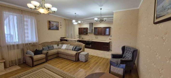 Продається дуплекс у с. Пухівка, вул. Липова --- > 120 м², 6 соток - фото 1