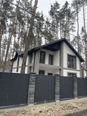 Двохповерховий будинок в сосновому лісі в с.Путрівка - фото 1