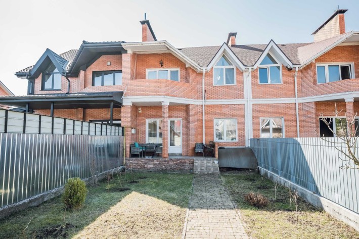 Таунхаус 215 м2 с. Чайки, вул. М. Вовчка. 15 хв. до Києва. Торг - фото 1