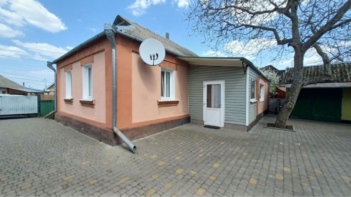 Продаж будинку в центрі с. Шкарівка - фото 1