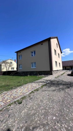 Продається чудовий двоповерховий будинок у мальовничому селі Малинівка - фото 1