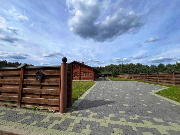 Продаж будинку в Жовкві з неймовірною природою - фото 1