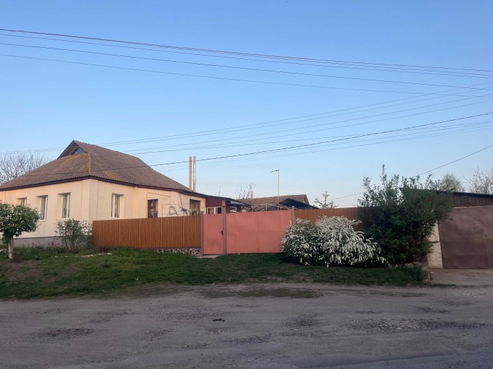 Продаж житлового будинку в місті Буринь - фото 1
