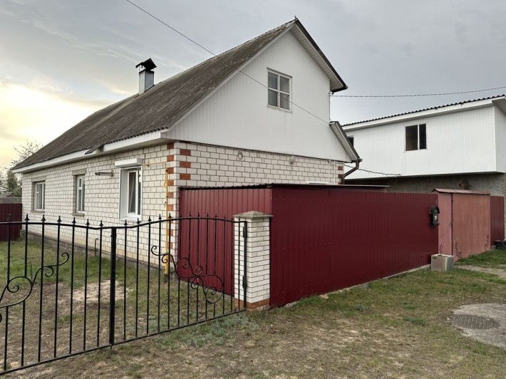 Продам двоповерховий будинок з гаражем і банею - фото 1
