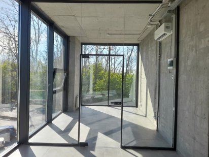 Офісне приміщення 17 кв. м. видове у сучасному офісно-складському комплексі