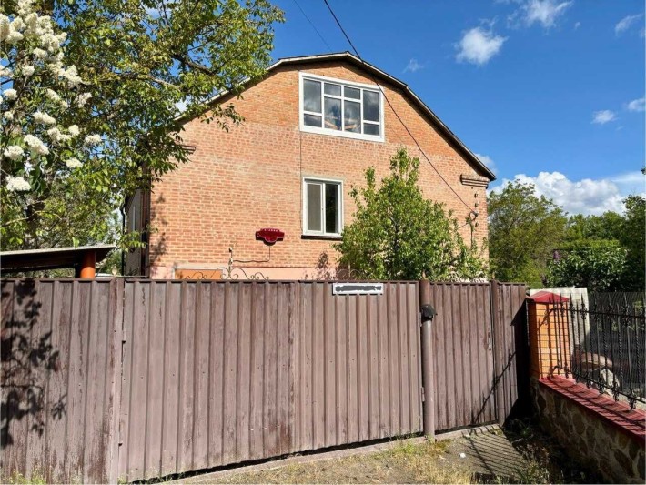 Продаж 2-о поверхового цегляного будинку,хороший житловий стан,Торг - фото 1