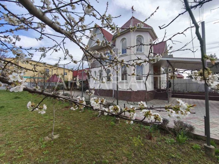 Продається сучасний будинок в м. Ужгород, вул. О. Блистіва
Код: 9135 - фото 1