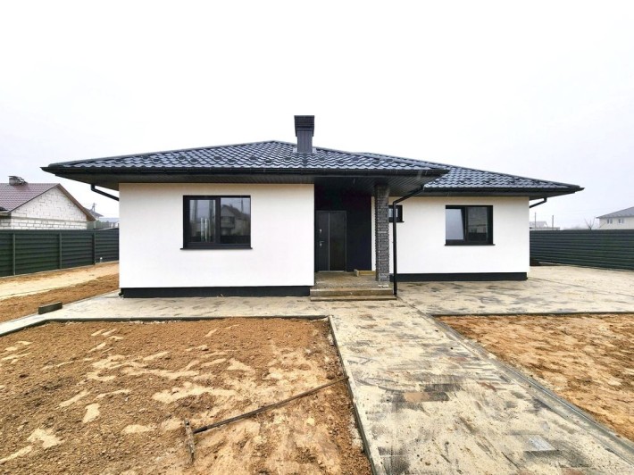 Продаж просторого будинку з комунікаціями - фото 1