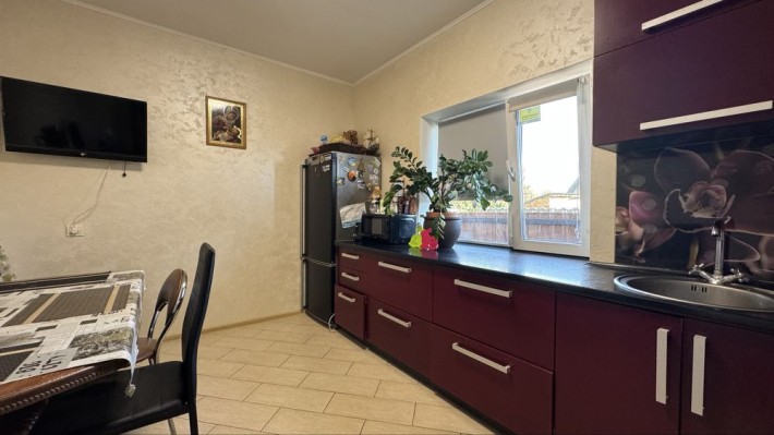 Продам окрему частину будинку на околиці міста - фото 1