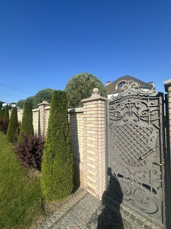 Продаж розкішного будинку з басейном та гостьовим будиночком - фото 1