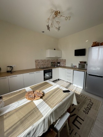 Продам Танхаус з ремонтом - фото 1