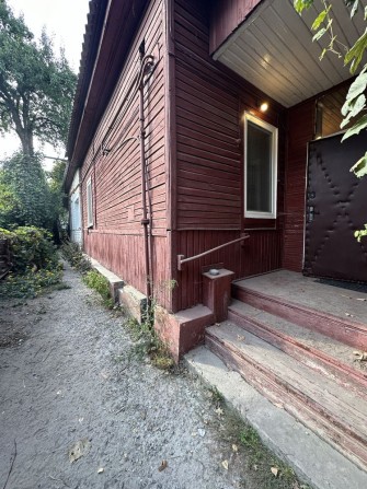 Продаж частини будинку в районі 5 Кутів із заїздом для авто - фото 1