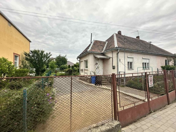 Продаються два будинки в ТОПовій локації - фото 1