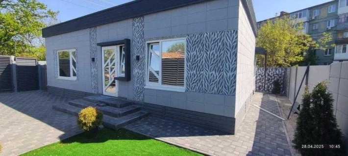 У продажу частина будинку виведена в окрему одиницю - фото 1